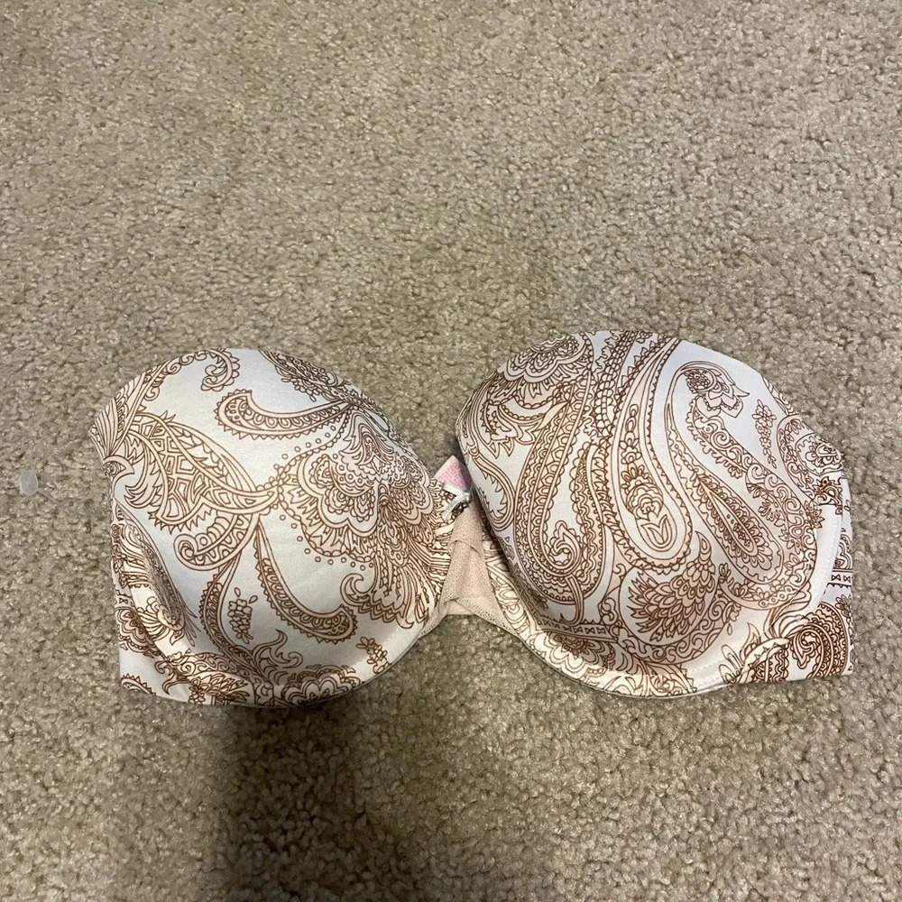 Victoria’s Secret‎ pink strapless bra